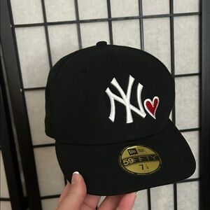 Yankees heart hat